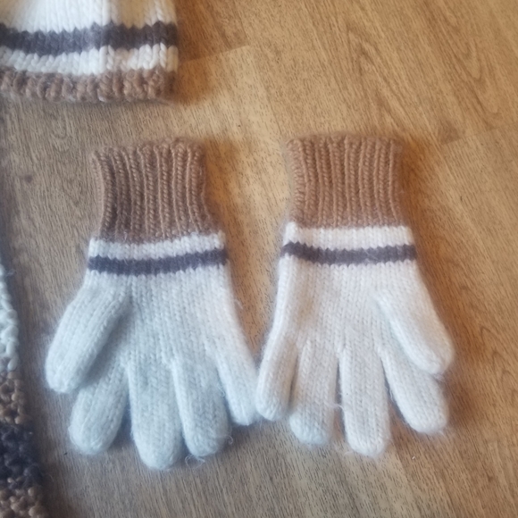 Hand Made Hat, Scarf and Gloves Set - Picture 2 of 9